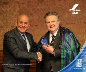 AKIS-Team ehrt Wiener Bürgermeister für Unterstützung afghanischer Frauen